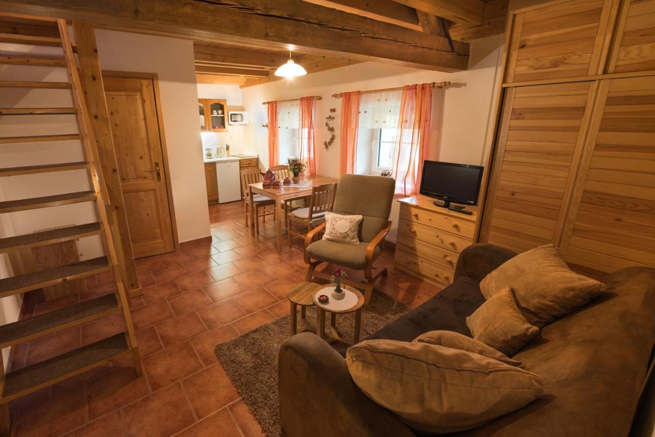 Apartmany Adrspach " U Kozaru " Тепліце-над-Метуї Екстер'єр фото